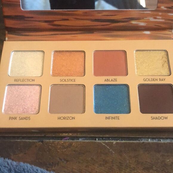 NWT. Golden Hour mango butter eyeshadow palette - Picture 7 of 7